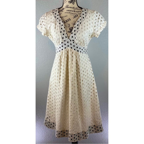 Olian Clothing Women's Cream 100% Cotyon Eyelet Dress with Black Trim Small - Picture 1 of 6
